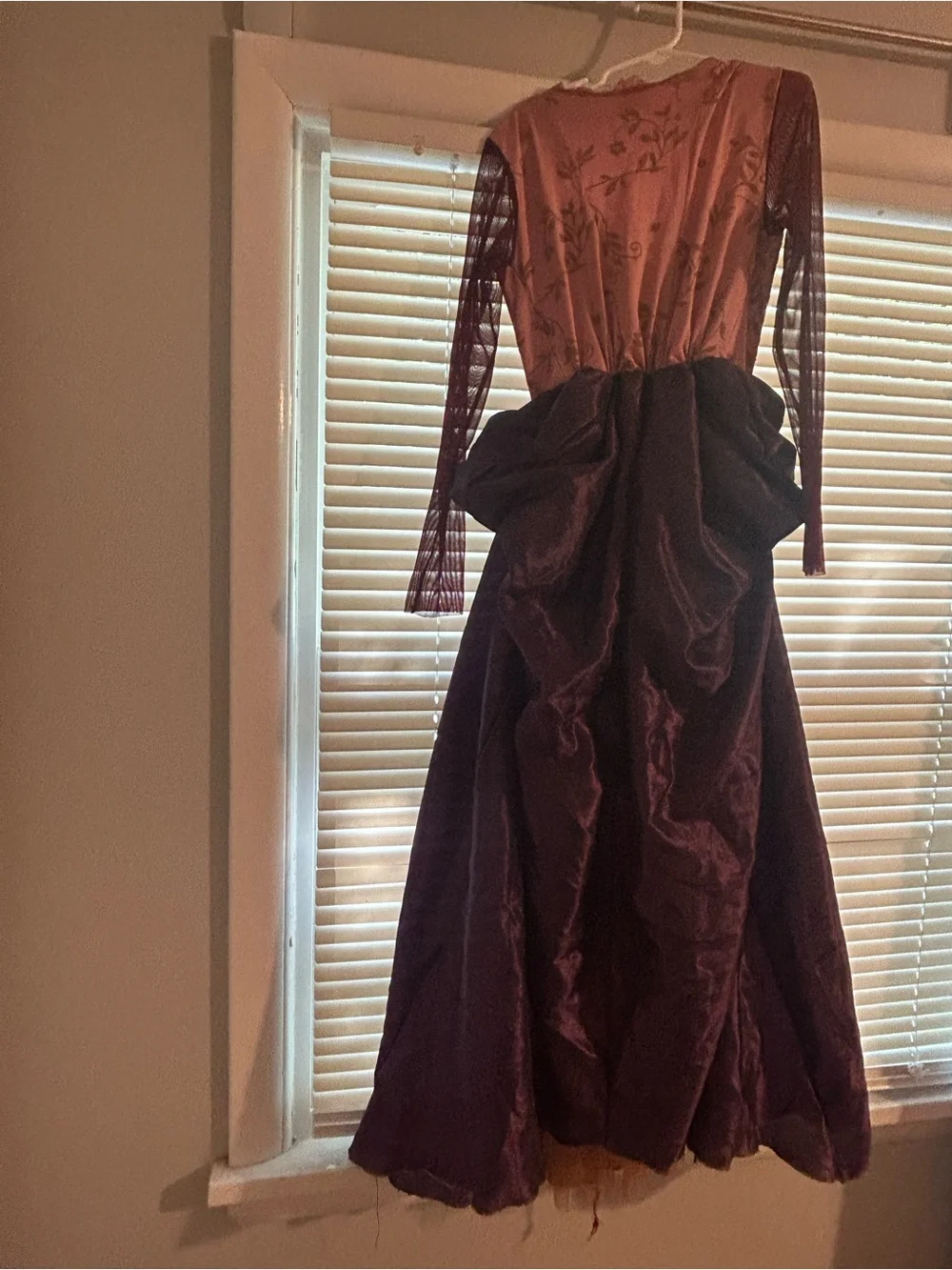 Sarah hocus pocus girls size medium Halloween costume Disney goodcondition witch